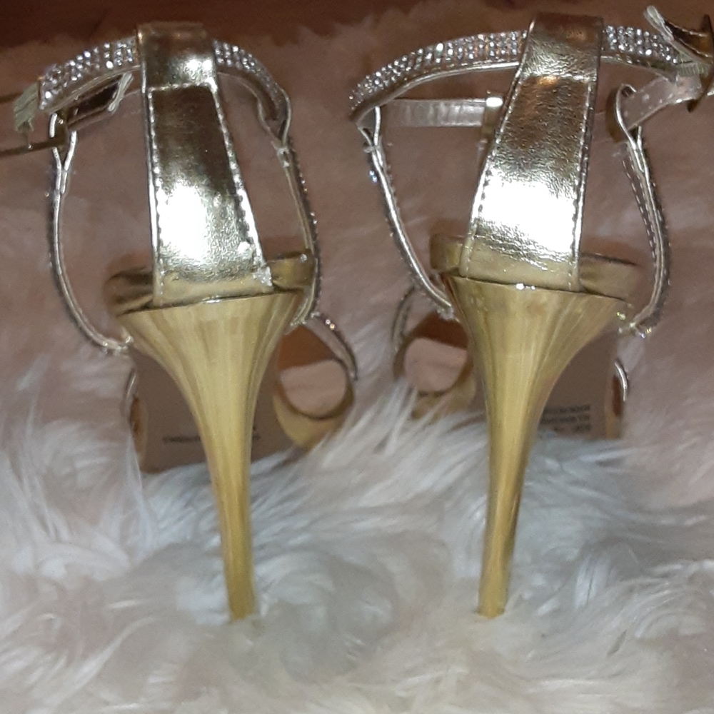 Heels - Picture 3 of 3